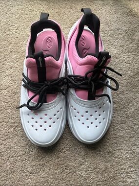 HEElYS Pink & White Slip-On Athletic Sneakers